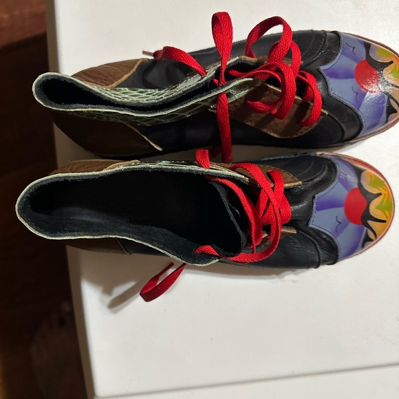 SoleTech Hand painted Kool Shoes, size 11 women’s. Never worn, leather - Picture 6 of 8